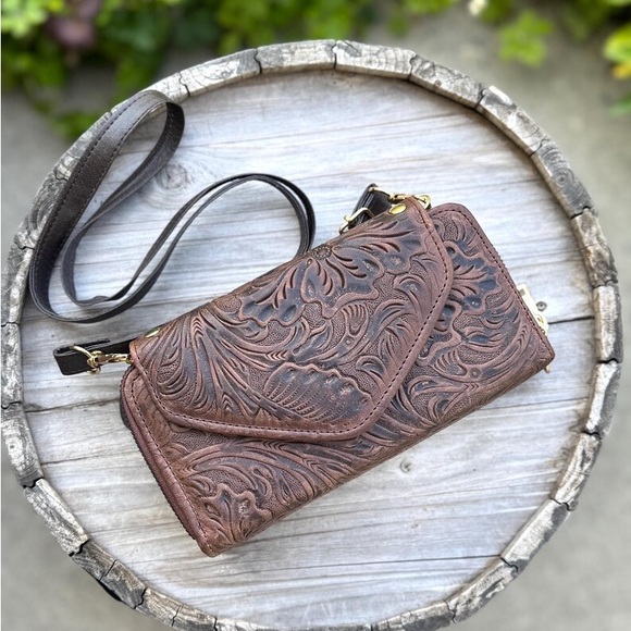 Stunning handmade carved leather wallet/crossover - Picture 5 of 12